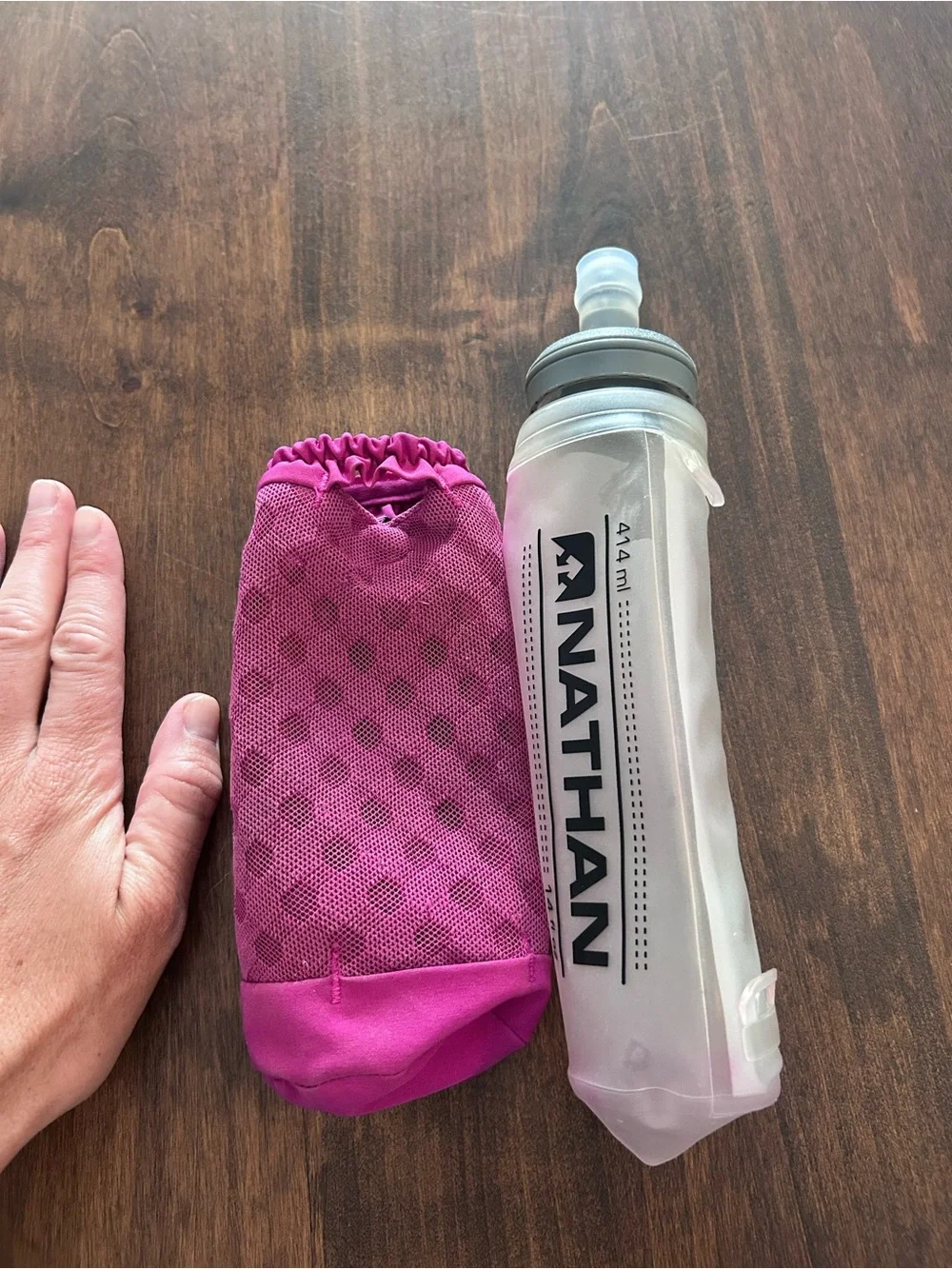 Nathan Hydration Handheld Bottle - Pink